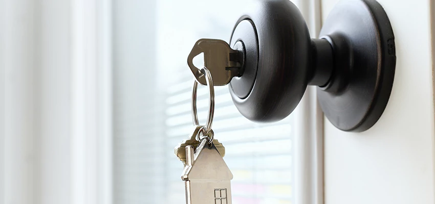 Bifold Door Knob Replacement in Lynwood, California